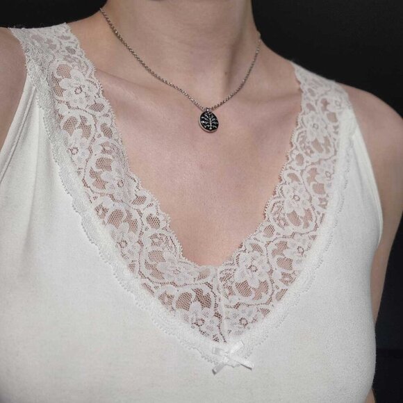 Gothic witch black and silver plant necklace with a small silver chain - Picture 4 of 9